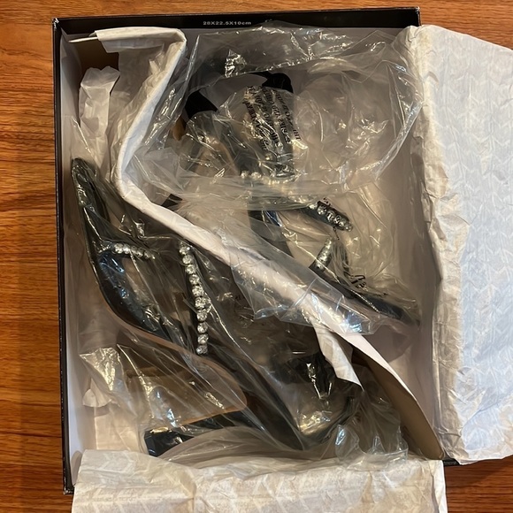 NWT MARC FISHER HEELS BLACK SUEDE WITH FAKE DIAMONDS ALL ACROSS SIZE Womens 7‌‌‌ - Picture 10 of 11